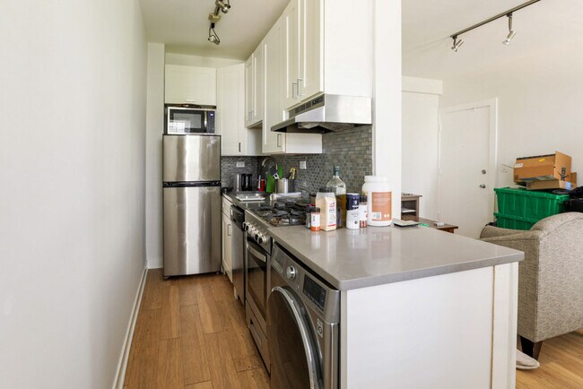Photo - 511 W Belmont Ave Unit 23