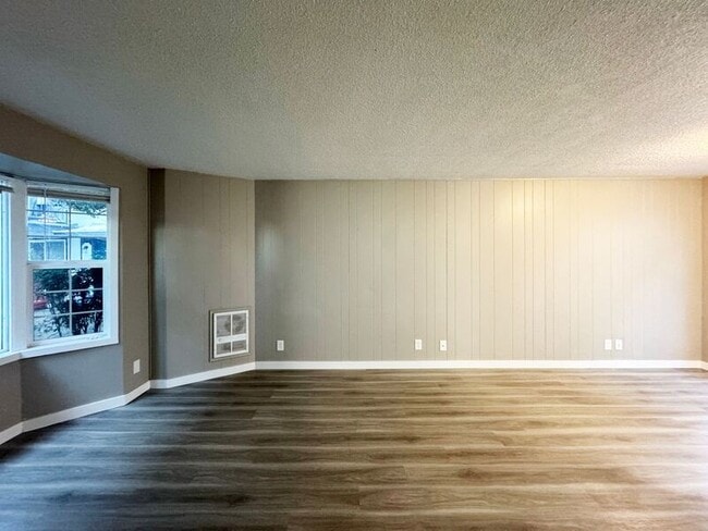 Photo - 1117 W 6th Ave