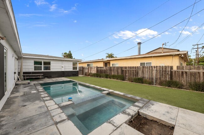 6233-6235 Dorothy Drive