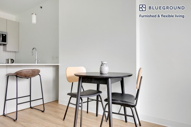 Photo - 808 W Van Buren St Unidad FL7-ID531