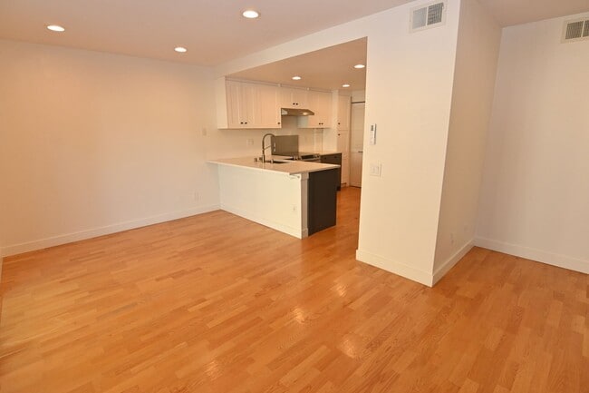 Photo - Available now 3/2.5, desireable neighborhood of Capistrano Community.