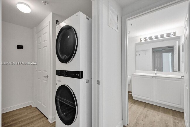 888 Douglas Rd Unit 304
