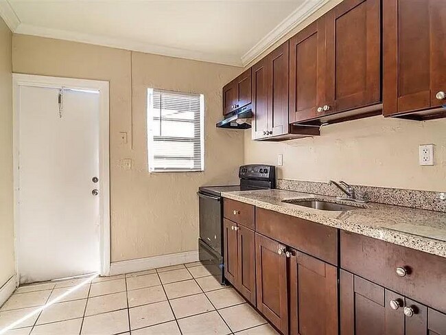 Photo - 705 NW 14th Terrace Unidad 2