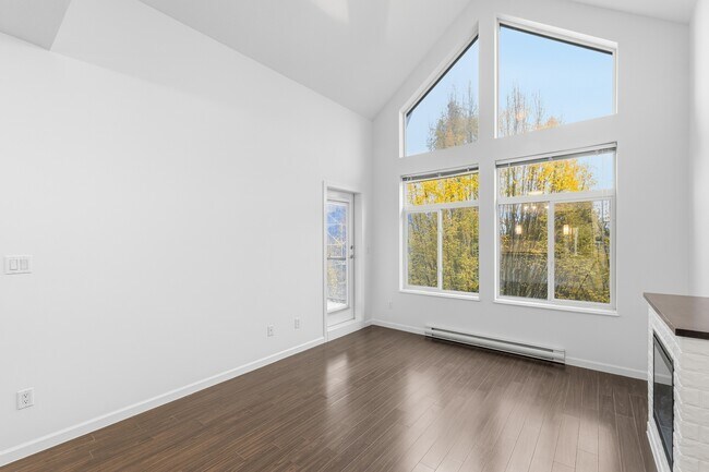 Photo - 15388-15101 101 Ave