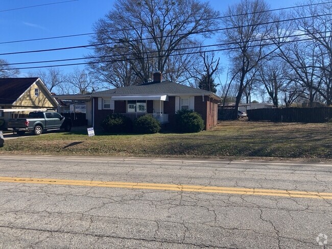 Building Photo - 2309 Old Easley Bridge Rd Rental