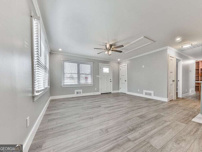 Photo - 2406 Pine Dr NW