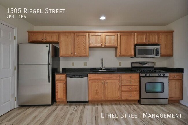 Photo - 1505 Riegel St