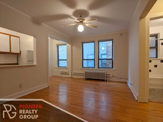 Building Photo - 3345 N Marshfield Ave Unit 409