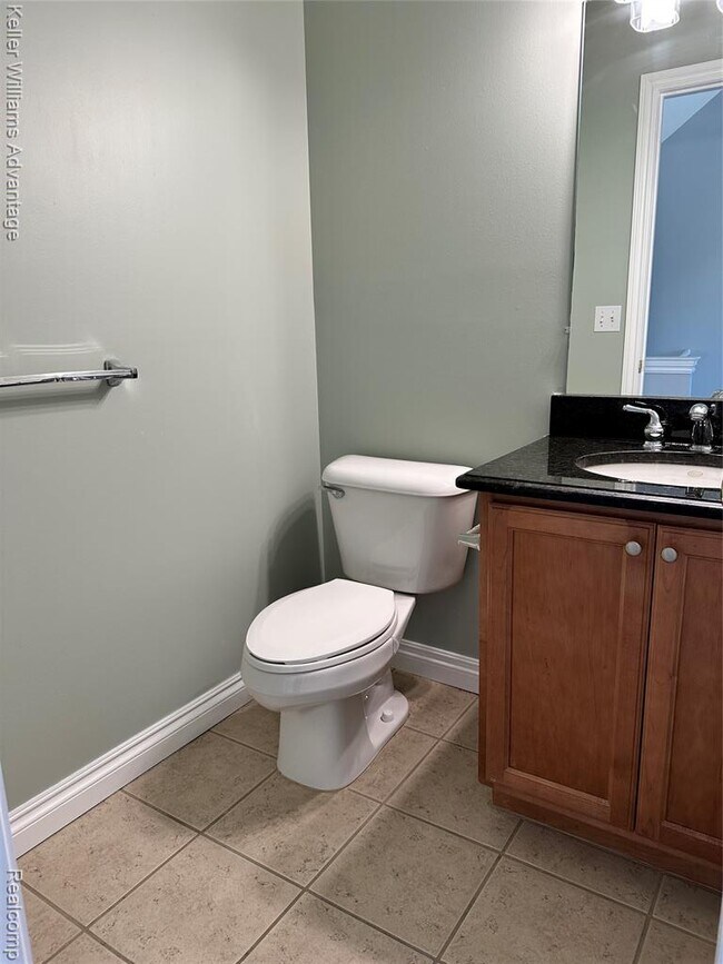 Photo - 1627 E Lakeview Ln