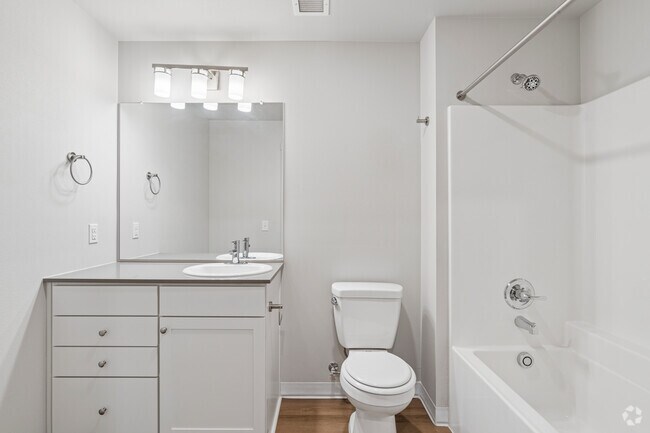 Studio - 528SF - Bathroom
