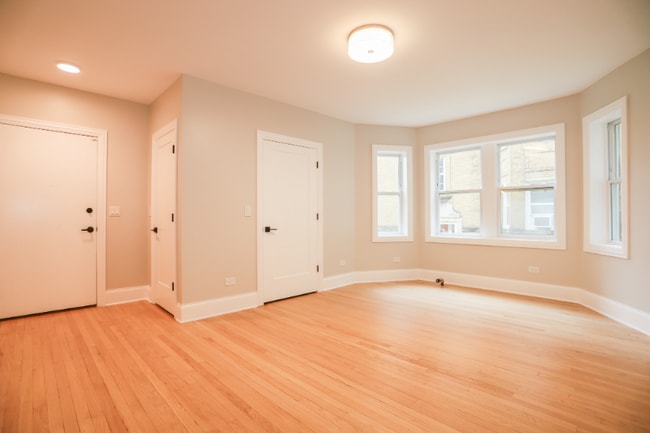 Building Photo - 6430 N Richmond St Rental