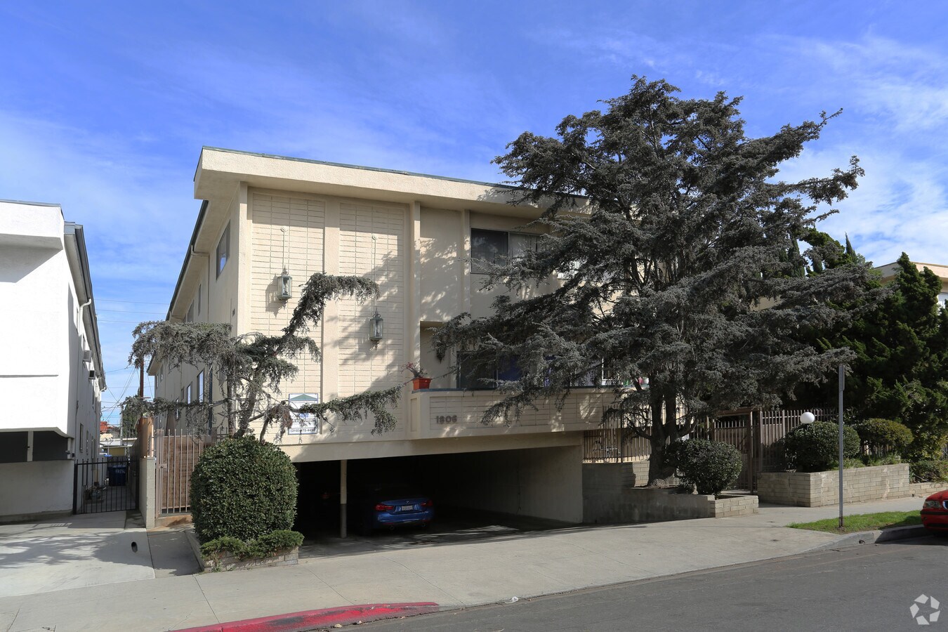 Primary Photo - 1806 CORINTH AV Apartments