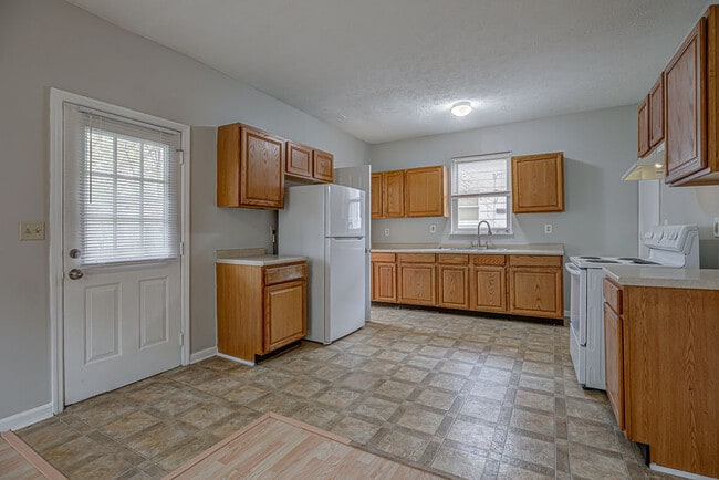 Photo - 1915 Woodlawn Ave