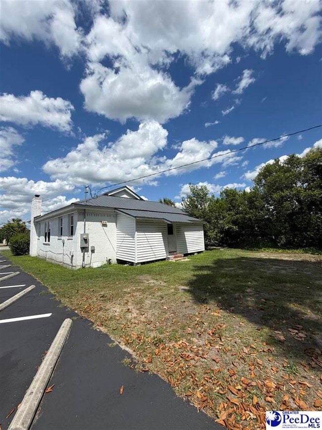 221 W Main St