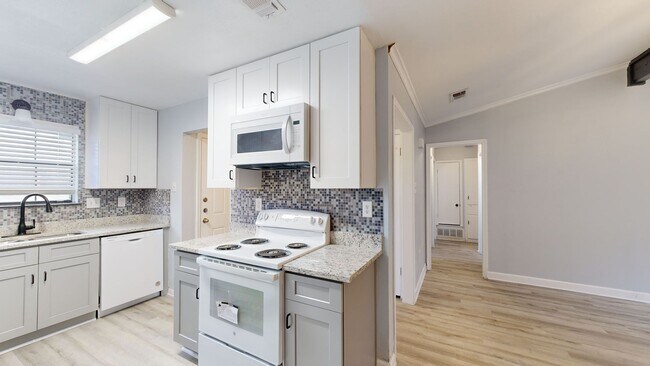 Photo - REMODELED 3 bedroom, 1.5 bath, 1 car garage home minutes away from Fort Hood air field!