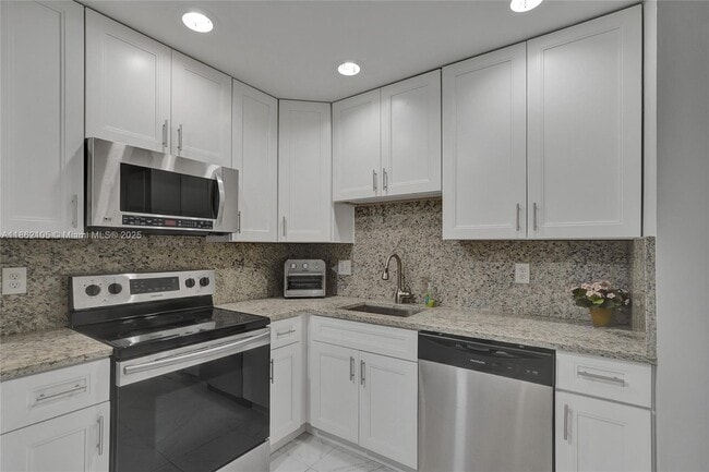 Building Photo - 4821 NW 22nd Ct Unit 111 Rental