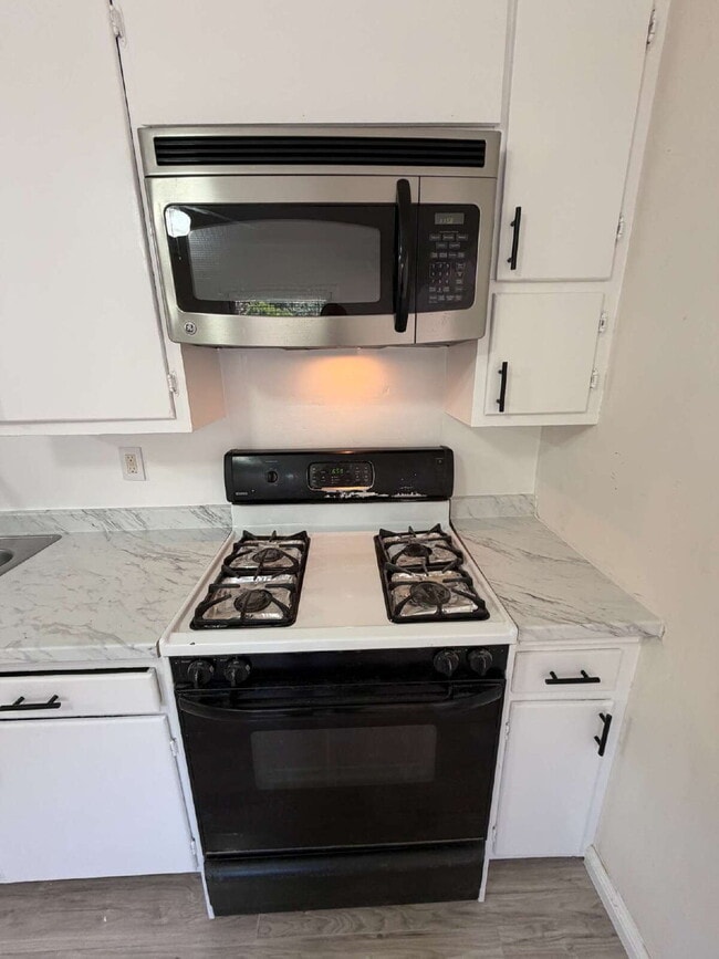 "Charming Concord Retreat: 3-Bedroom, 2-Bath Haven on Bel Air Drive!"