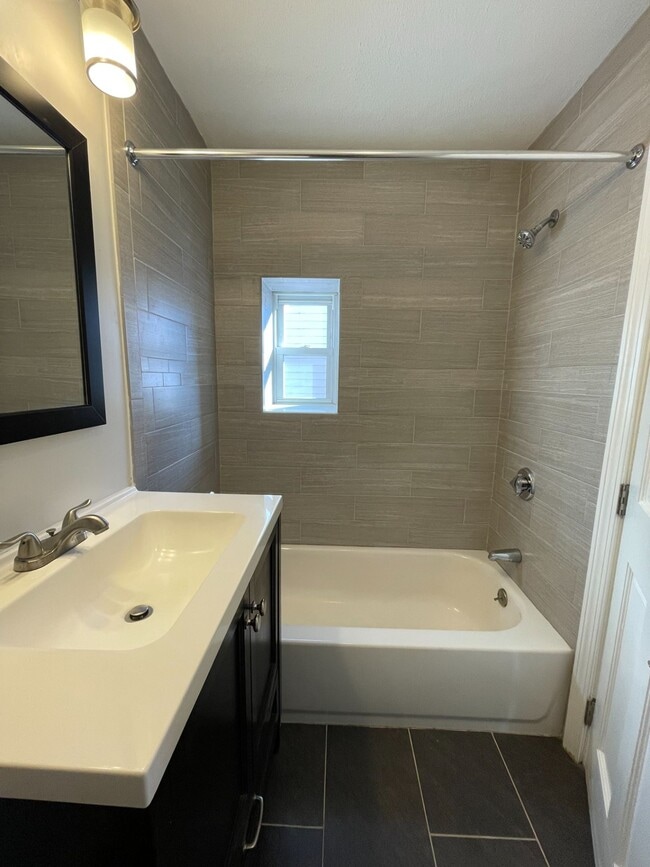 Building Photo - 349 Sumner St Unit 3