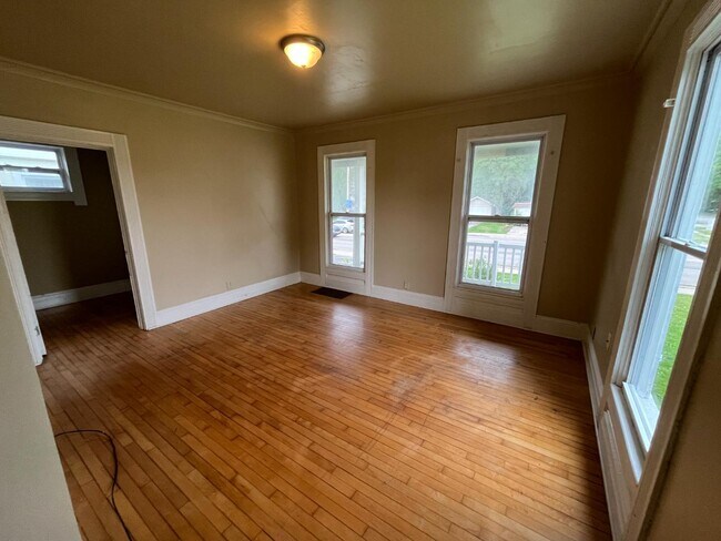 Photo - 804 S Memorial Dr