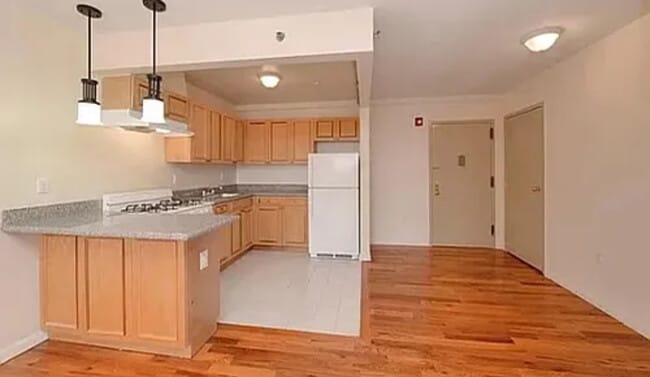 44 Hilton Ave