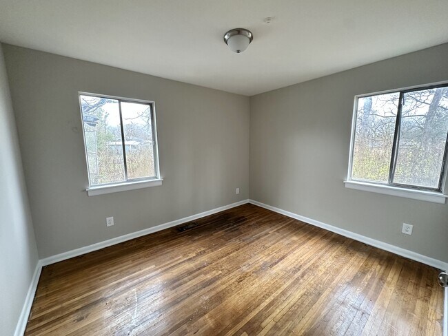 Photo - 3736 Oak Ave SW