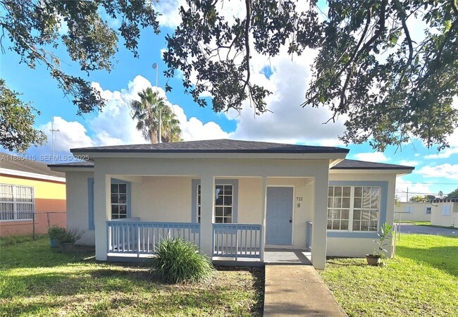 Photo - 712 SW 6th St