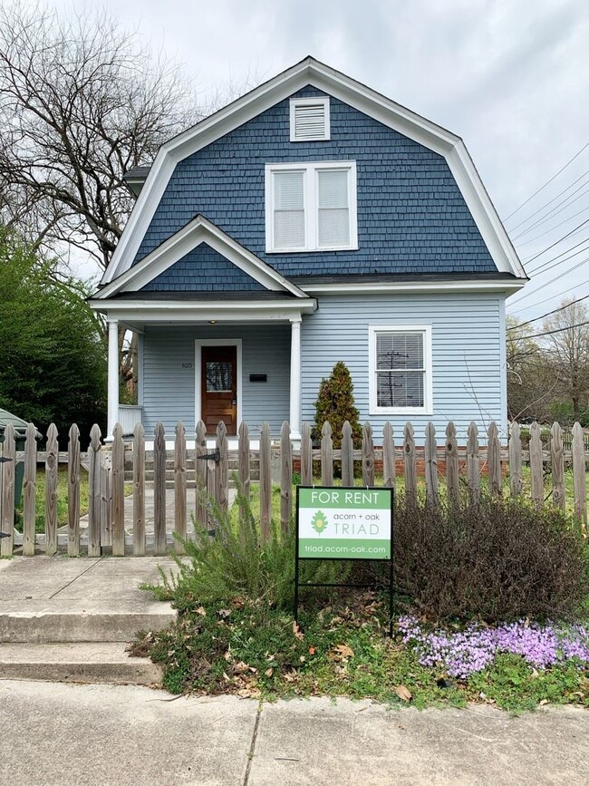 Building Photo - Charming Historical Renovated 3 bedroom 2 ... Rental