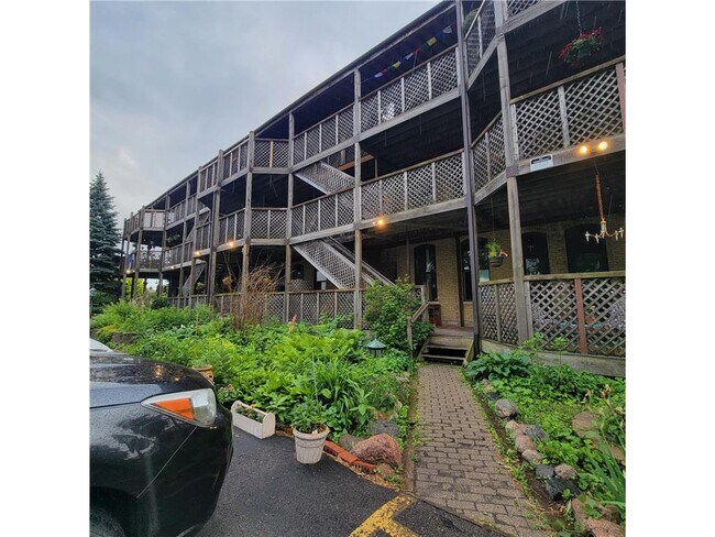 Building Photo - 326 E 18th St Unit 3265