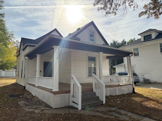 Building Photo - Lovely & Spacious 4-Bedroom Single-Family Home with Open Backyard