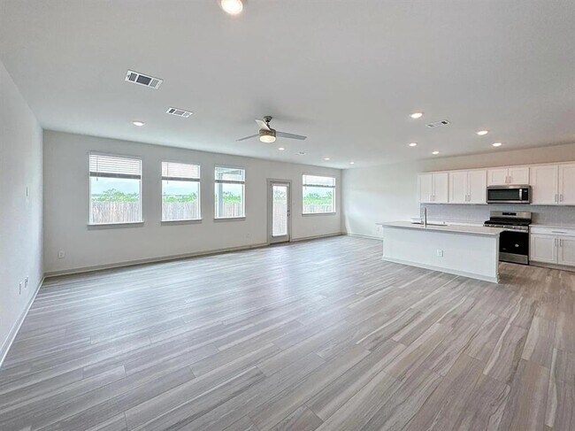 Photo - 504 Millbrook Blvd