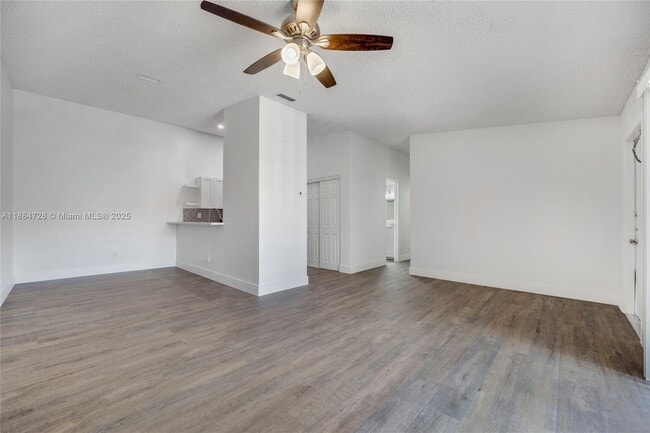 Photo - 18220 Mediterranean Blvd Unit 6-18