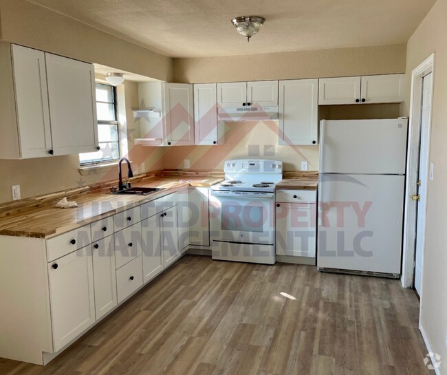 Building Photo - Remodeled 3 bedroom 2 bathroom Rental