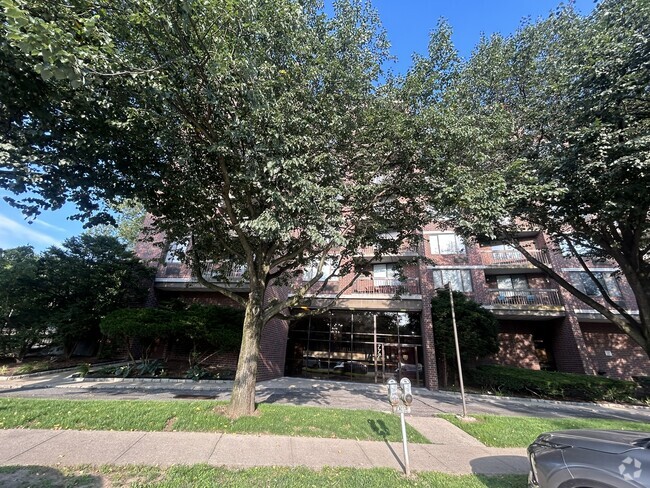 Building Photo - 777 N MacQuesten Pkwy Unit Apt#203