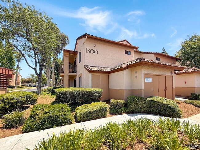 Building Photo - Spacious 3BR/2BA Condo in Rancho San Diego...