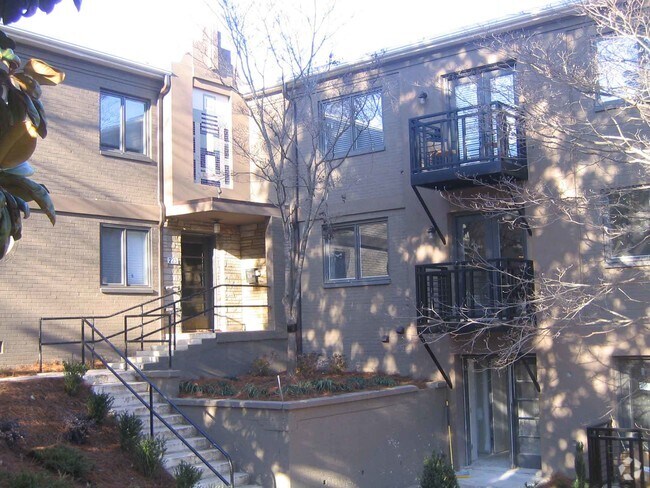 Building Photo - 223 N Dotger Ave Unit e4 Rental