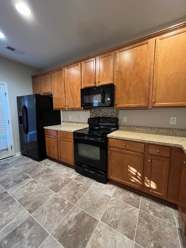 Photo - 5611 Tipperlinn Way