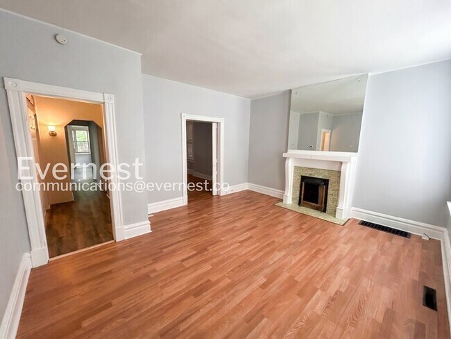 Photo - 1 Bed, 1 Bath Condo with Modern Amenities / Available Now! Unidad a