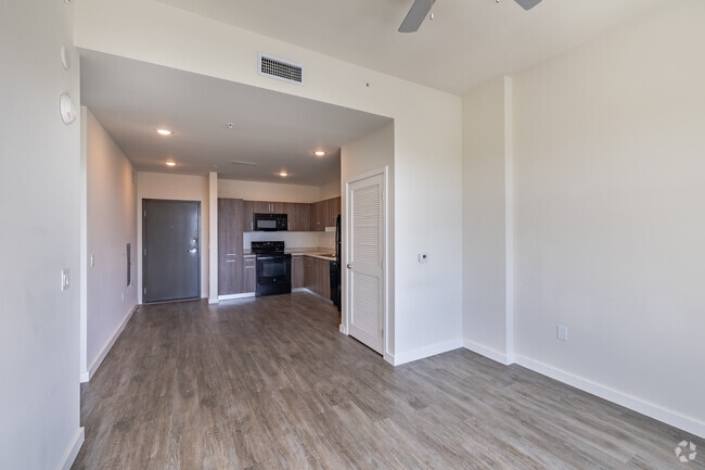 1BR, 1BA - 648SF - Living Room/Kitchen