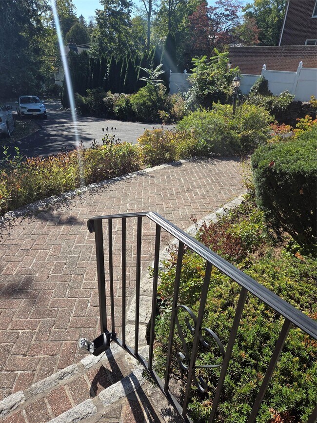 Photo - 173 Underhill St