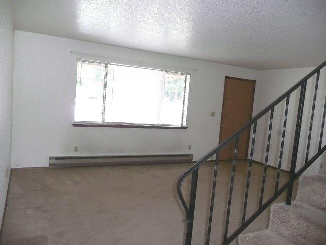 Photo - 2 Bedroom 1 1/2 Bath Townhouse Near Bethel...