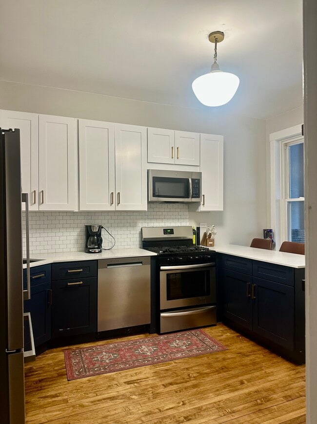 Photo - 3837 N Lakewood Ave Unit 3837 n Lakewood Ave