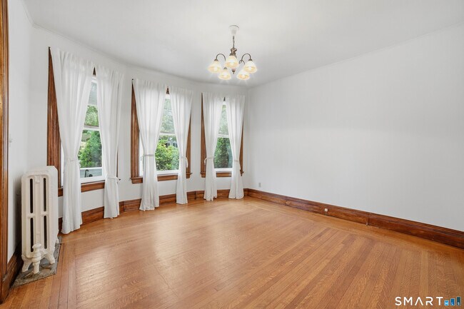 196 Lawrence St Unit 1
