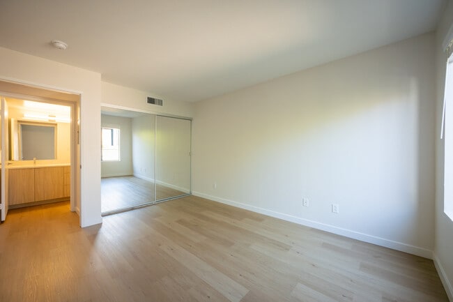 Habitación de la unidad 103 - 12009 Hoffman St