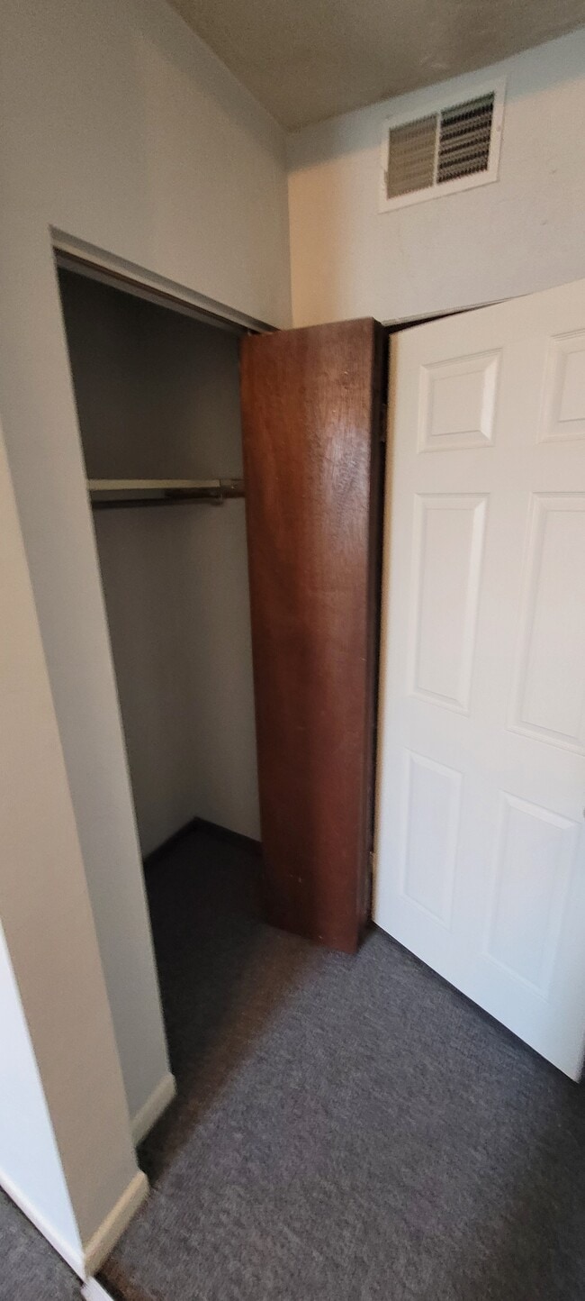 Armario de dormitorio - 346 Meyran Ave