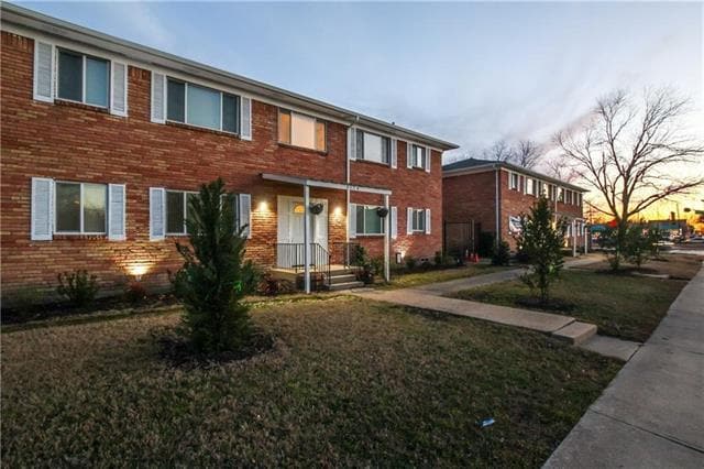 Building Photo - 5114 Columbia Ave Unit 202