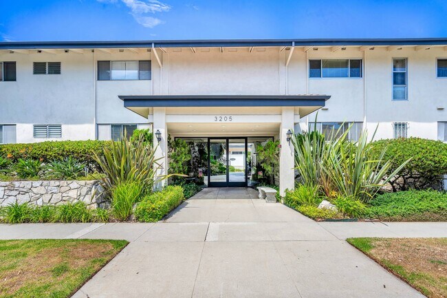 Building Photo - 3205 Merrill Dr Unit 19