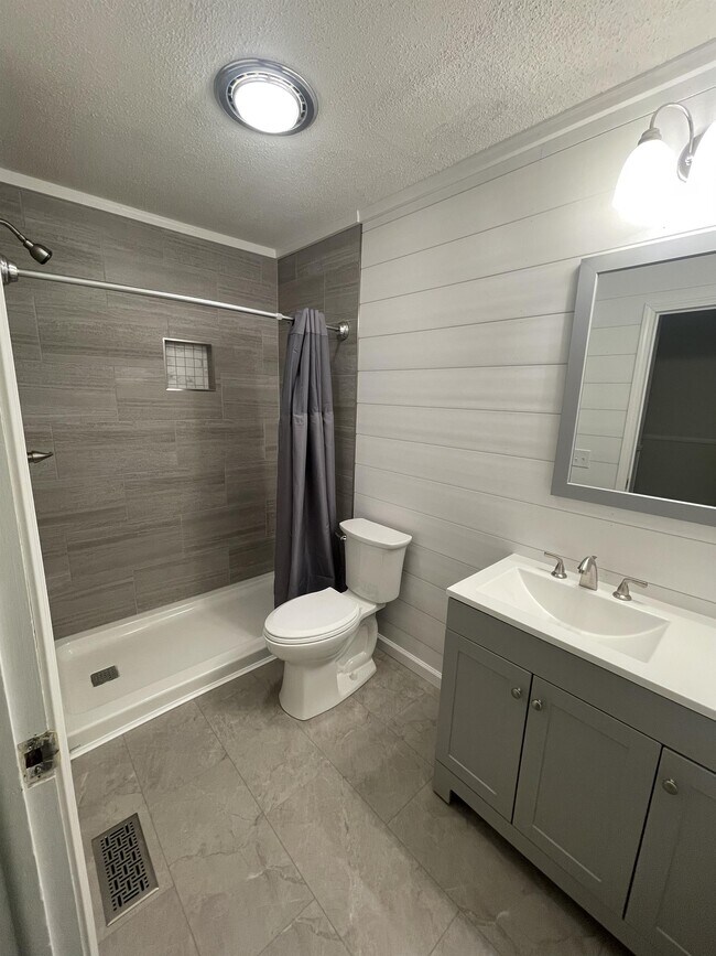 Photo - 225 Darnell Ln