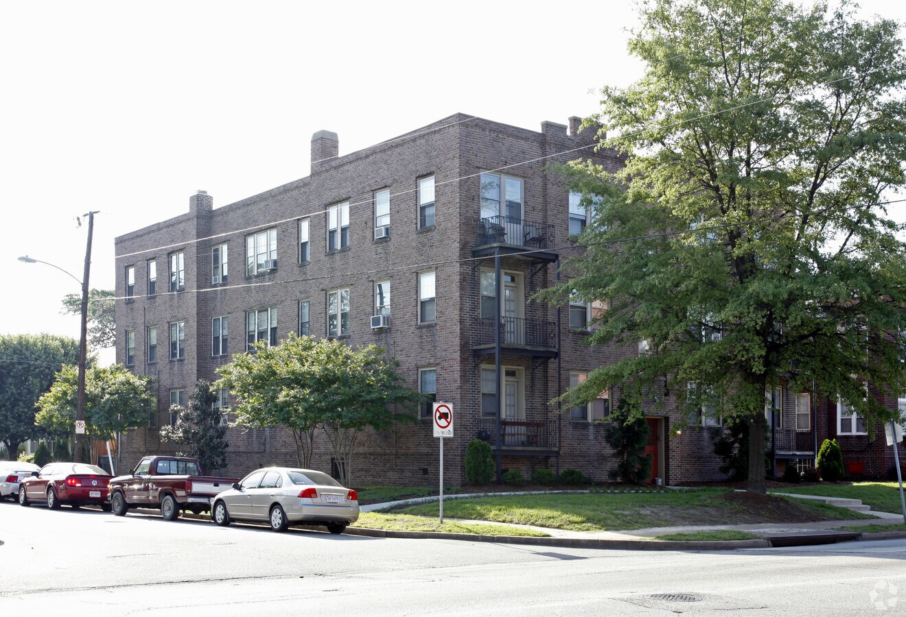 Primary Photo - 1712 Hampton Blvd Apartments