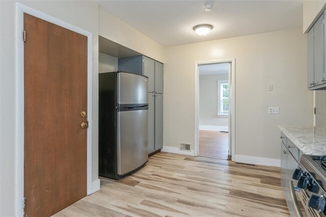 Building Photo - 425 Highland Ave Rental