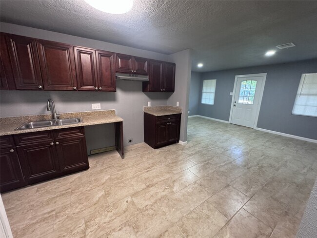 Photo - 4933 Alvin St